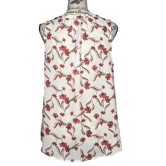 41Hawthorn MEDIUM Hannah Blouse - Stitch Fix Sleeveless V-Neck Floral Top - Picture 5 of 13